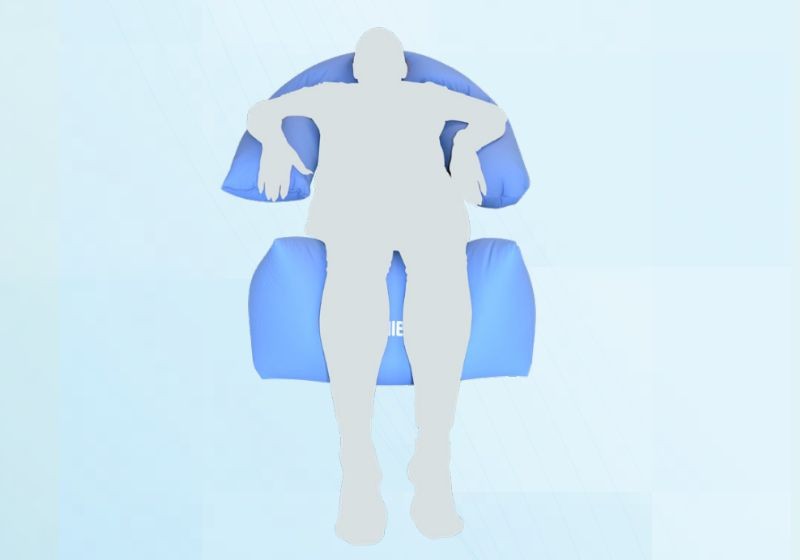 Utilisation du coussin demi lune Clinibed - Modèle associé à deux autres coussins de positionnement de la marque