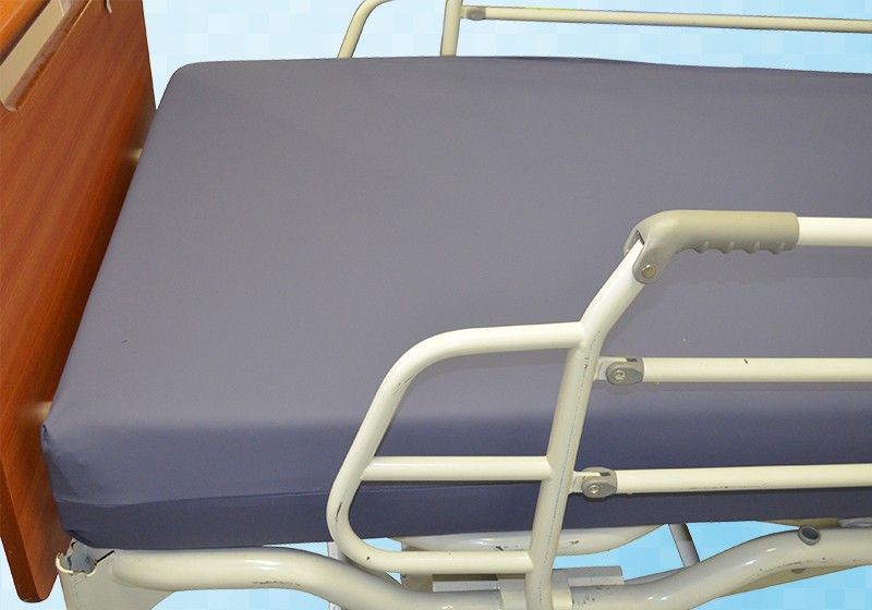 Protège matelas médical enduit de polyuréthane